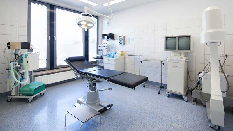 ein Operationssal zur ambulanten Portimplantation